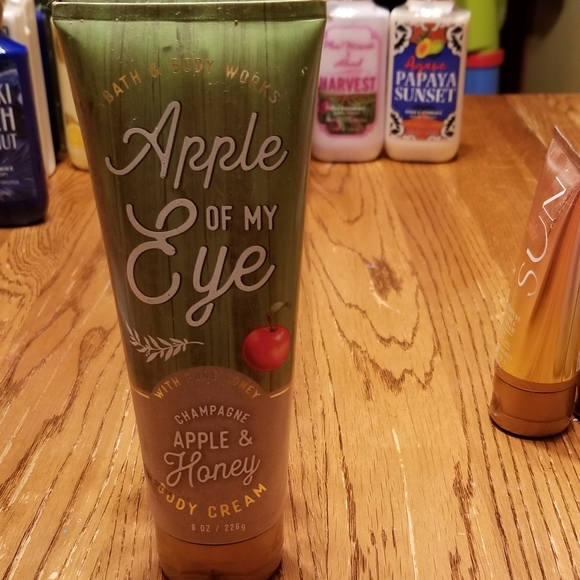 Bath and Body Works Body Cream Apple of My Eye - Picture 2 of 2